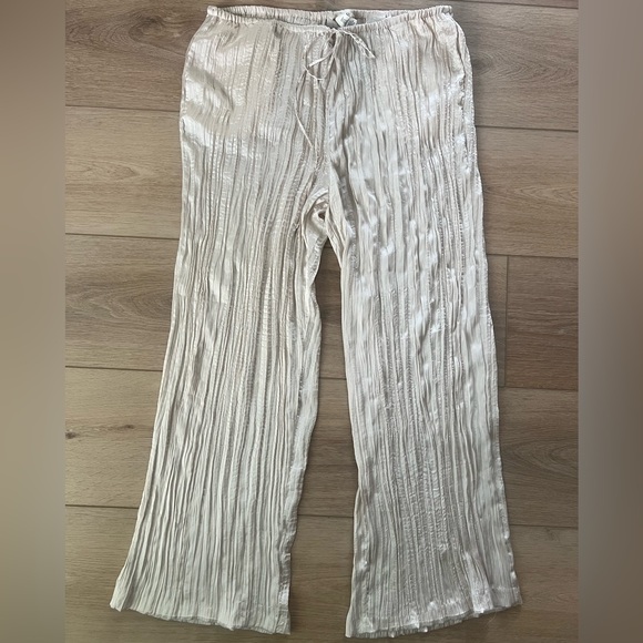 H&M Pants - H&M Cream Pleated Wide-Leg Pants size XL